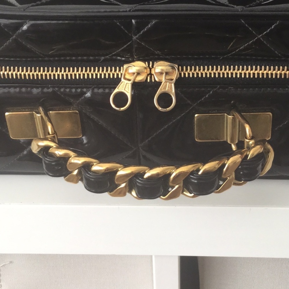 CHANEL Vintage Quilted Patent Leather Large Lunch Box Bag !Rare! - Picture 3 of 17